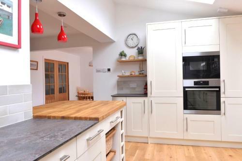 Coastal Cottage - On The Beach In Tranquil Pevensey Bay