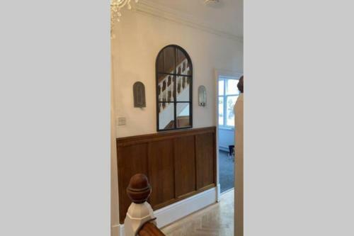 Broadway House - 6 Double Bedrooms, Central