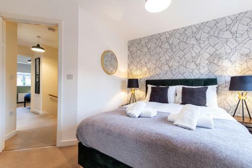 Long Stays 25pct Off - Beautiful 3bed - Parking By Klarok Accommodation Ltd