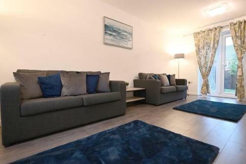 Modern 3 Bedroom House - Newly Furnished