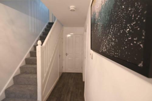 Modern 3 Bedroom House - Newly Furnished