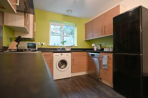 Modern 3 Bedroom House - Newly Furnished