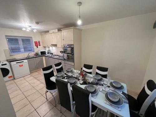 Boleyn Avenue By Incredible Stay