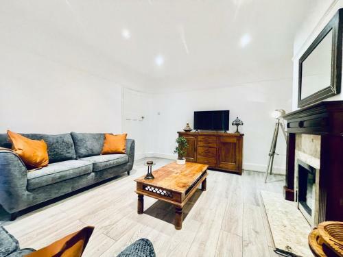 Natalie's 4 Bedroom Apartment