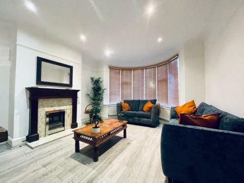 Natalie's 4 Bedroom Apartment