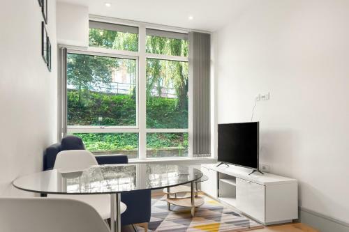 Newly Onboarded Modern One Bed Apartment In Broad House, Harrow