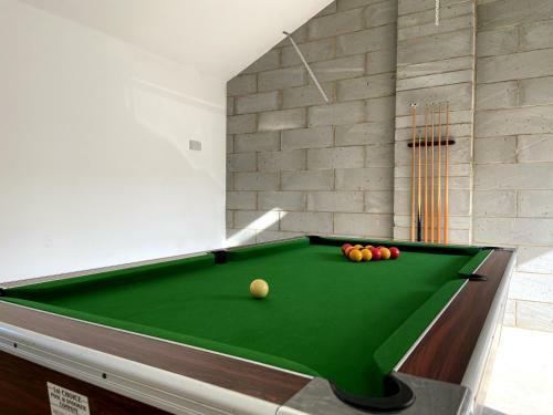 Long Stays 20pct Off-large 4bed-pooltable-parking