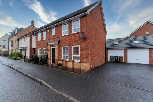Long Stays 20pct Off-large 4bed-pooltable-parking