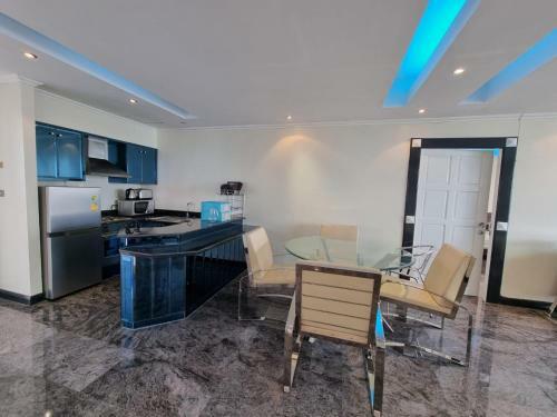 Thailand Pattaya Front Line Beach Apartment