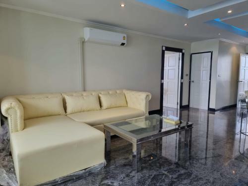 Thailand Pattaya Front Line Beach Apartment