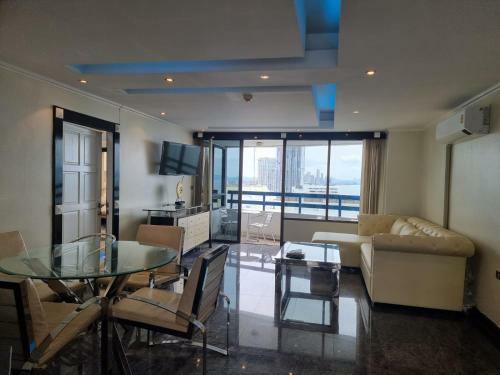Thailand Pattaya Front Line Beach Apartment