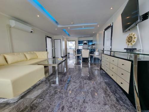 Thailand Pattaya Front Line Beach Apartment