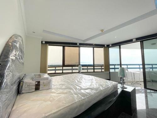 Thailand Pattaya Front Line Beach Apartment
