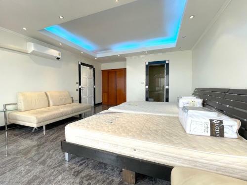 Thailand Pattaya Front Line Beach Apartment