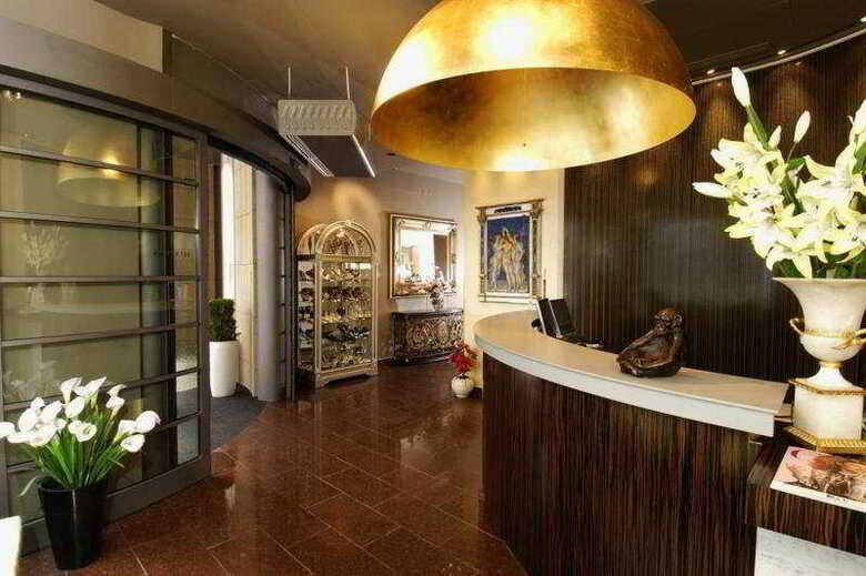Ea Hotel Crystal Palace