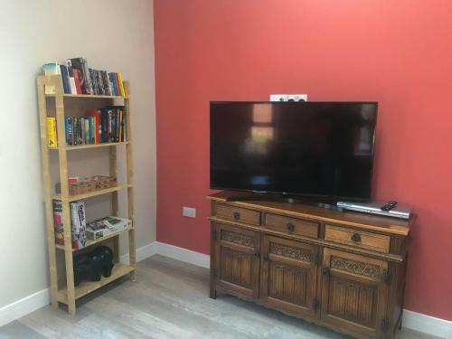 Delightful Detached Cottage In Village Centre