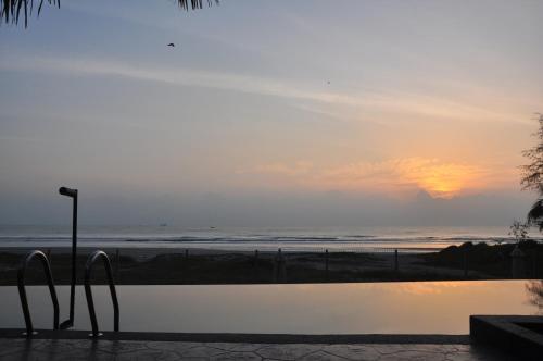 Heavenly@timurbay - 2 Bedroom Poolfront Apartment