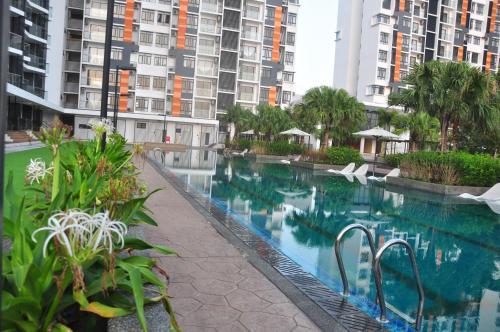 Heavenly@timurbay - 2 Bedroom Poolfront Apartment