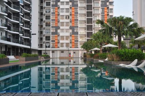 Heavenly@timurbay - 2 Bedroom Poolfront Apartment