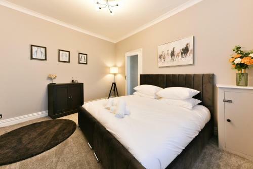 Apartamento Breathtaking 4 Bedroom House - Free Parking