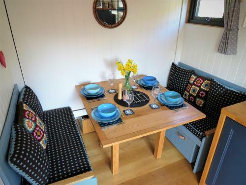 Taff Morlais Pair Of Shepherd's Huts Pontsticill Brecon Beacons