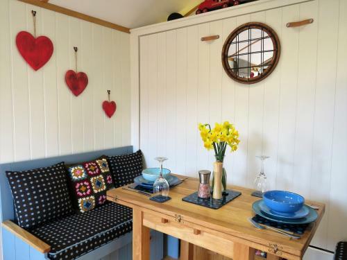 Taff Morlais Pair Of Shepherd's Huts Pontsticill Brecon Beacons