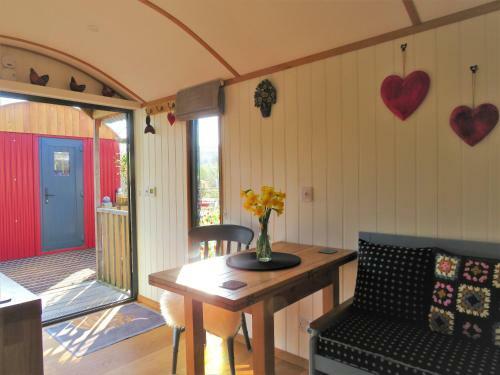 Taff Morlais Pair Of Shepherd's Huts Pontsticill Brecon Beacons