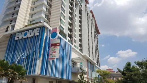Apartamento Pacific Place Evolve Mall Lrt Pool Parking Netflix Kitchen