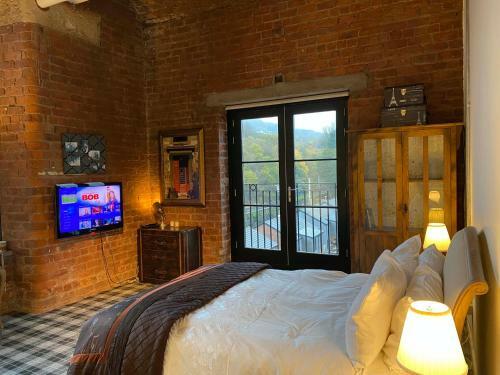 2 Bedroom Loft Apartment Overlooking River Clyde
