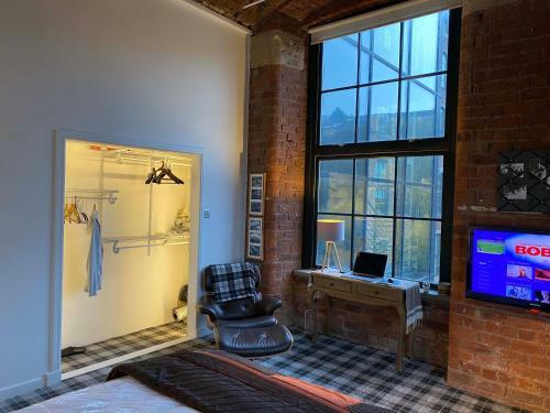 2 Bedroom Loft Apartment Overlooking River Clyde