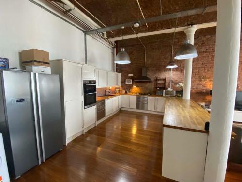 2 Bedroom Loft Apartment Overlooking River Clyde