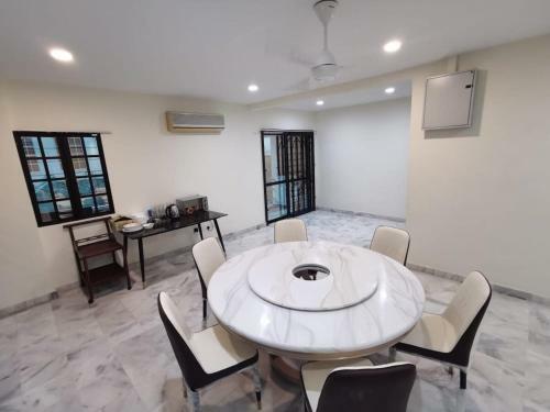 Petaling Jaya Ecovilla 90 By Vale Pine