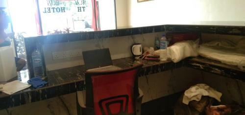 Oyo 90445 Th Hotel