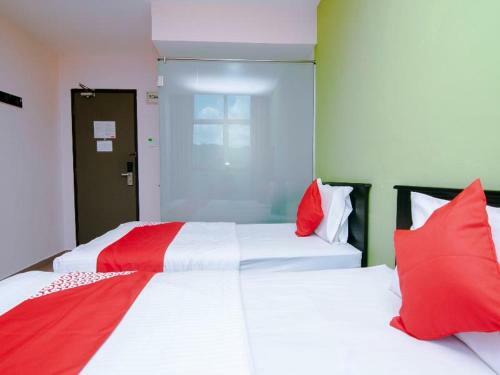 Oyo 816 Hotel De Kiara