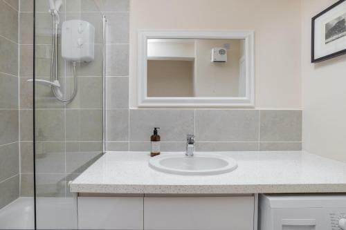 Apartamento New For 2020 Historic 2bd Barbican Apt