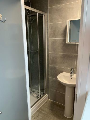 6 Bedroom Apartment