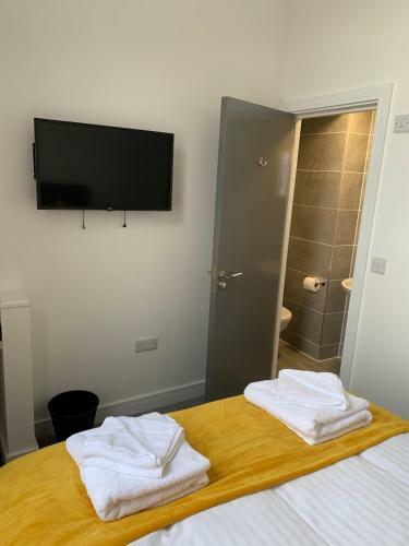 6 Bedroom Apartment