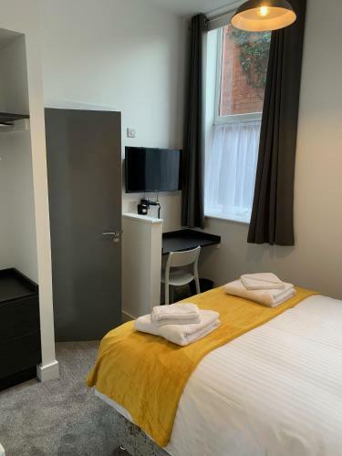 6 Bedroom Apartment
