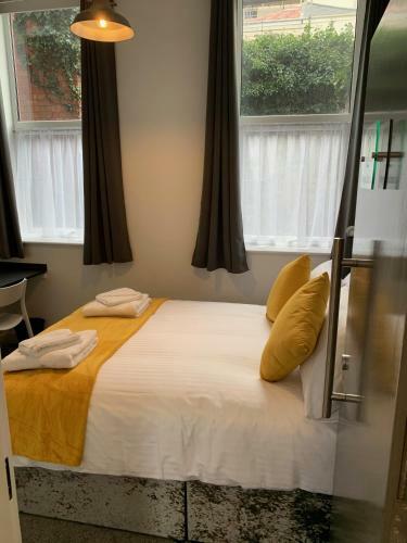 6 Bedroom Apartment
