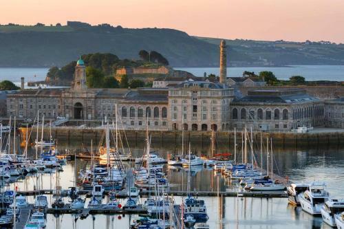 Mills Bakery Apartment At Royal William Yard
