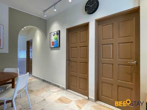 Apartamento Jenjarom 9 Modern Homestay