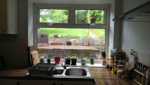 Nice Double And Single Rooms In The Quiet Area With Excellent Shared Facilities