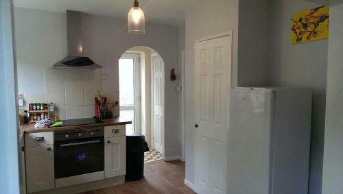 Nice Double And Single Rooms In The Quiet Area With Excellent Shared Facilities