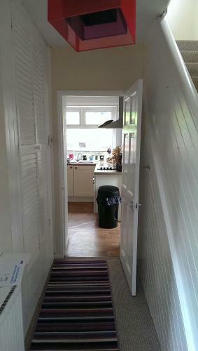 Nice Double And Single Rooms In The Quiet Area With Excellent Shared Facilities
