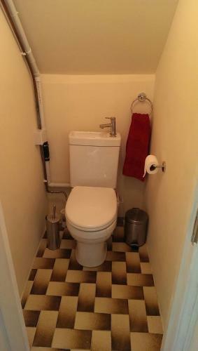 Nice Double And Single Rooms In The Quiet Area With Excellent Shared Facilities