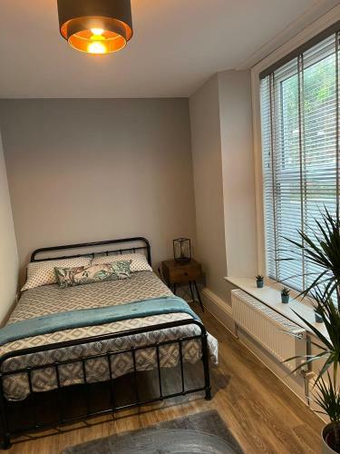 Two Bed Garden Apartment On The Plymouth Hoe