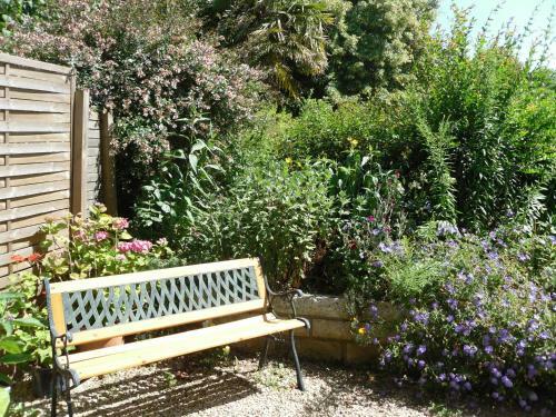 Hostal Maison Bois Fleurie