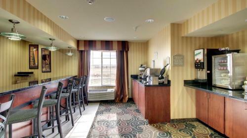 Cobblestone Hotel - Wayne