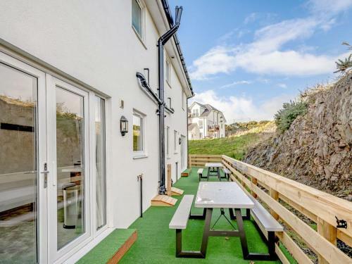 23 Chalet Road Uk31735