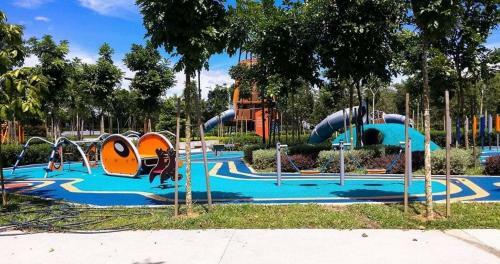 Apartamento Del?s Guesthouse @ Southville Same Level With Pool Fits 8